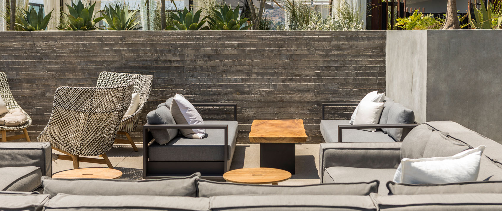 rooftop-lounge-sitting-area-everly-hollywood
