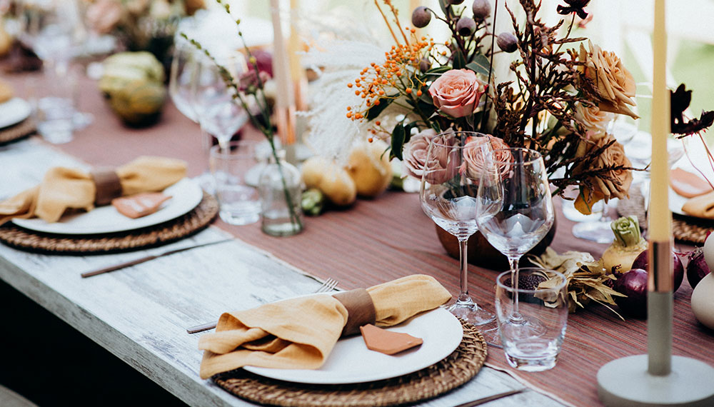Wedding reception table setting